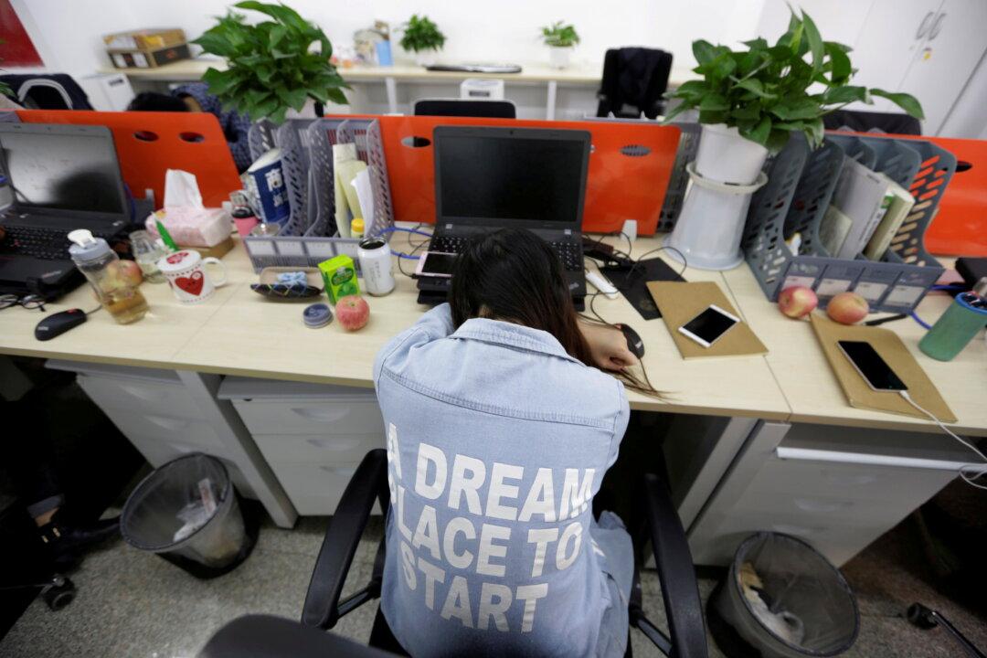 Chinese Tech Workers Disclose Working Hours in Criticism of ‘996’