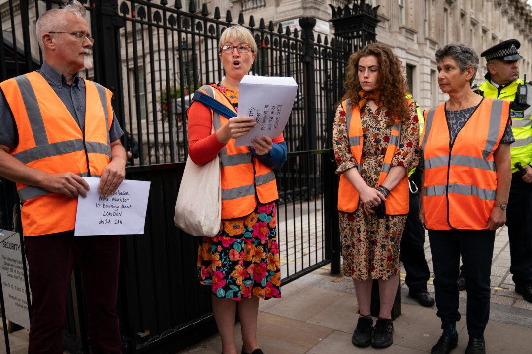 UK Climate Campaigner Temporarily Suspends Traffic-Blocking Protests