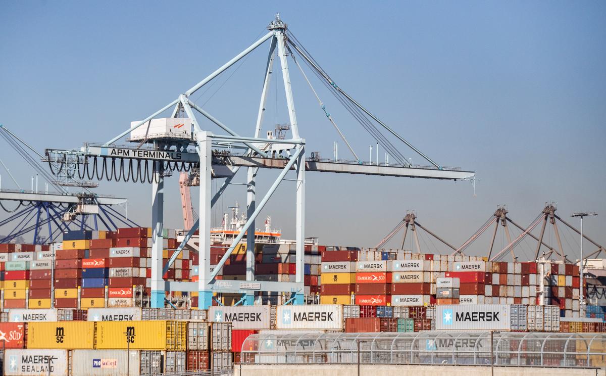 The Reagan Cure for Clogged Ports and Goods Shortages