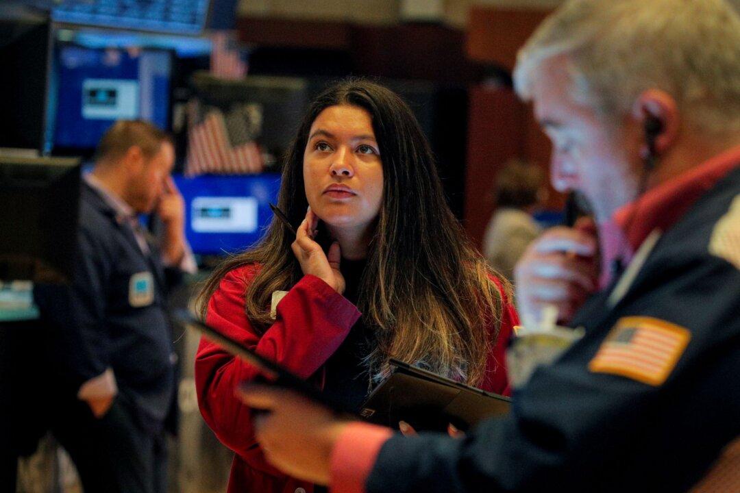 Wall Street Ends Up With Goldman; Dow Posts Biggest Weekly Rise Since June