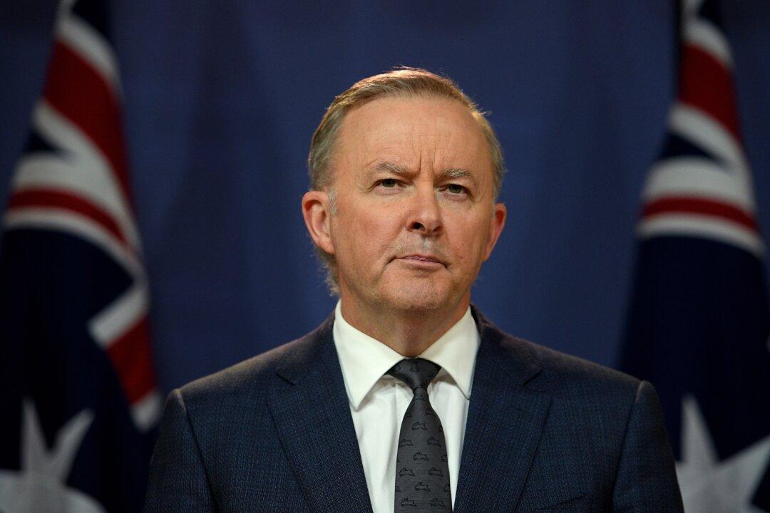 Federal Labor Leader Backs Victorian MP Who Admitted to Branch Stacking