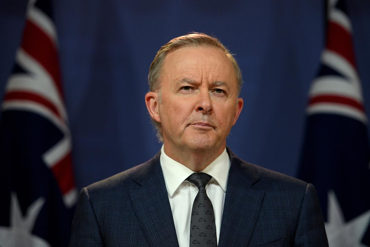 Federal Labor Leader Backs Victorian MP Who Admitted to Branch Stacking