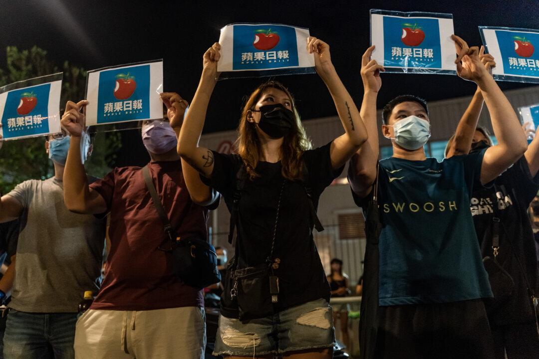 Hong Kong Journalists and Public Have Great Constraints in Criticizing Beijing: Report