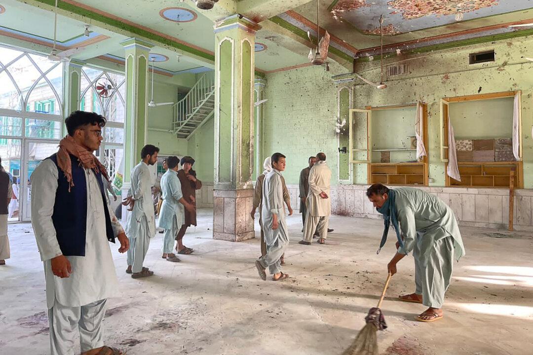 33 Killed, 73 Wounded as Another Blast Hits Afghan Shiites Mosque