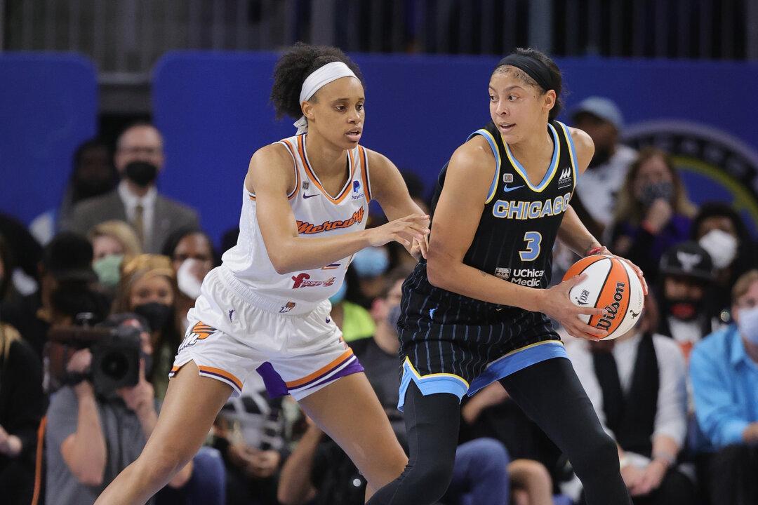Chicago Sky ‘Lit Up’ the Phoenix Mercury With a Blowout in Game 3