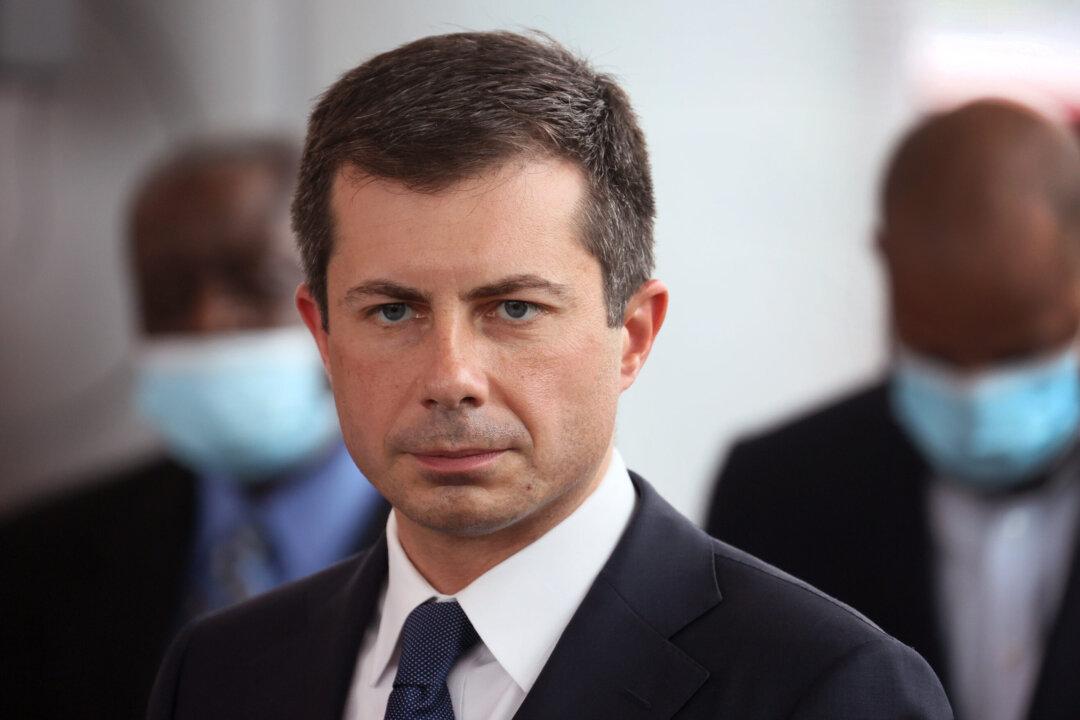 Buttigieg Warns Americans Flying Over July 4 to Brace for ‘Challenges’ Amid Airline Labor Shortages