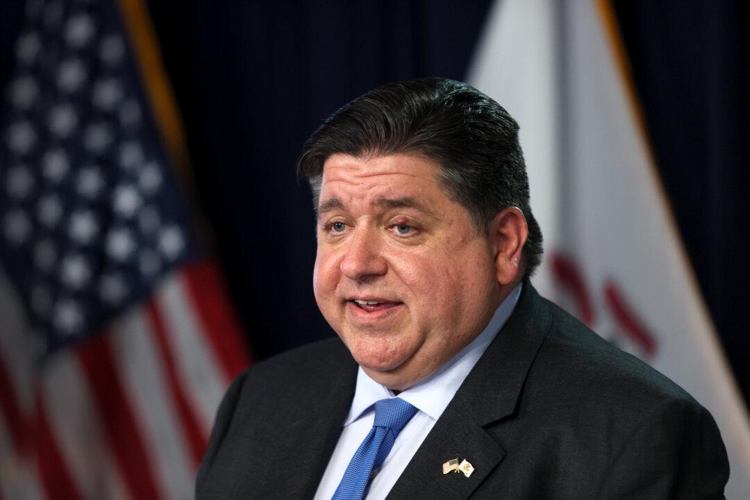 Illinois Governor Delays COVID-19 Vaccine Mandate Deadline for Some State Workers