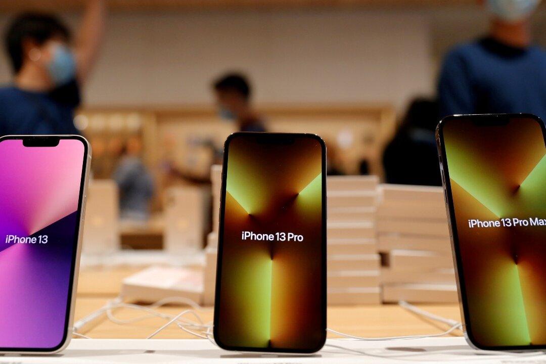 Apple to Sell Fewer iPhones as Chip Crisis Bites, JP Morgan Says