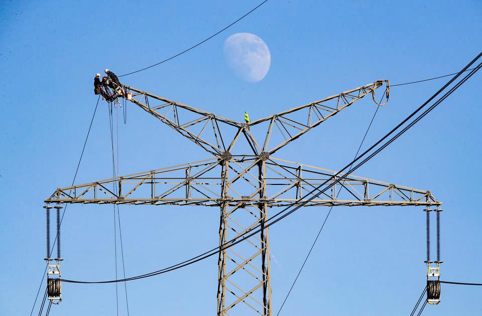 Germany Slashes Energy Surcharge to Help Consumers Weather Soaring Prices