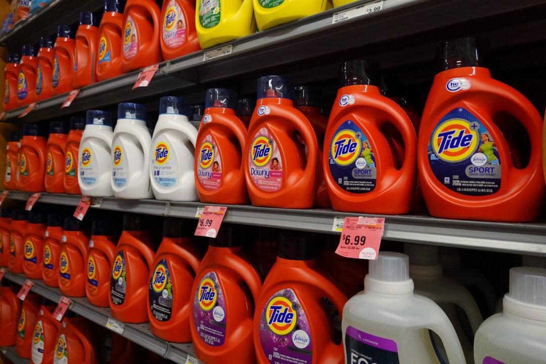P&G Raise Prices as Inflation Persists, Sales Fall
