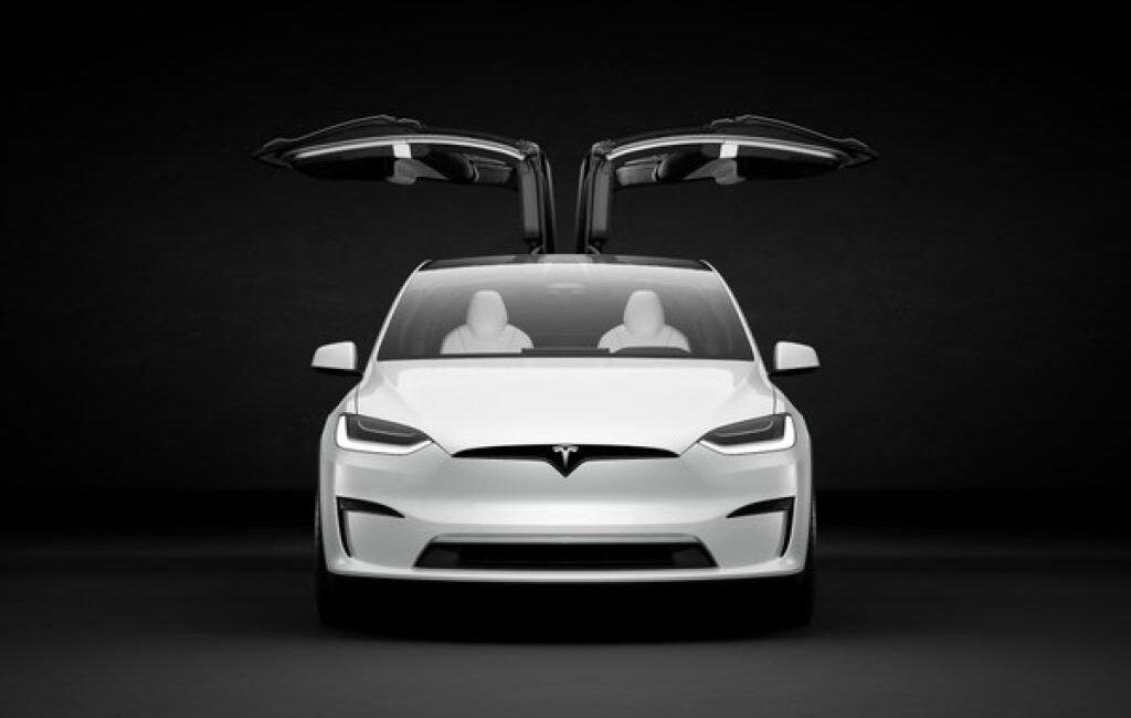 Tesla Finally Begins Refresh Model X Deliveries