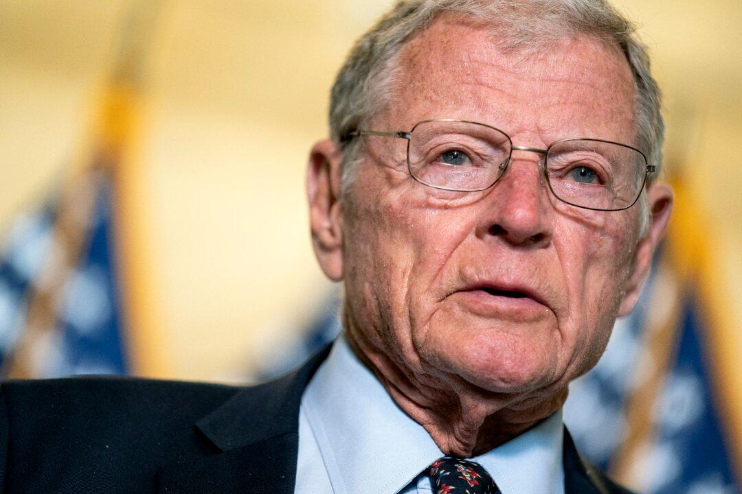 Top Republican Senator Calls on Pentagon to Suspend COVID-19 Vaccine Mandate