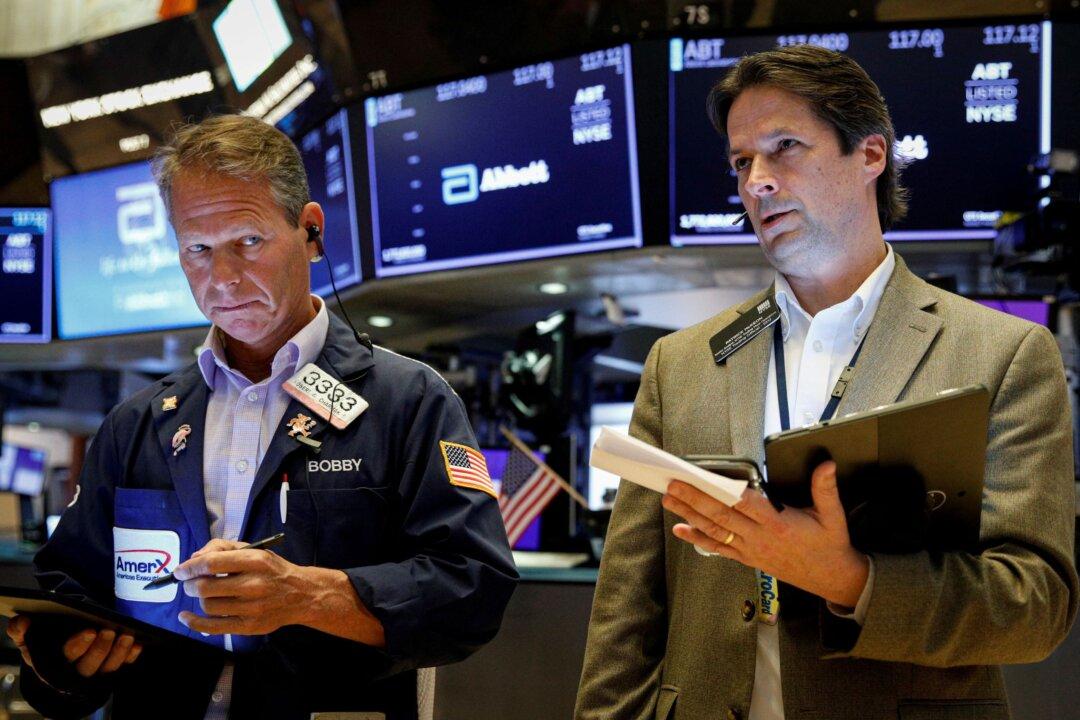 S&P 500 Climbs to Record Closing High; IBM Weighs on the Dow