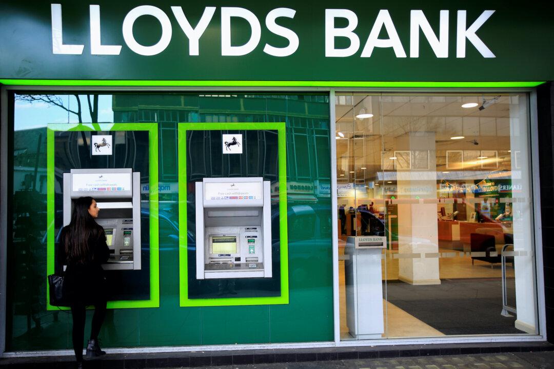 NatWest Warns of Further Cash Withdrawal Limits