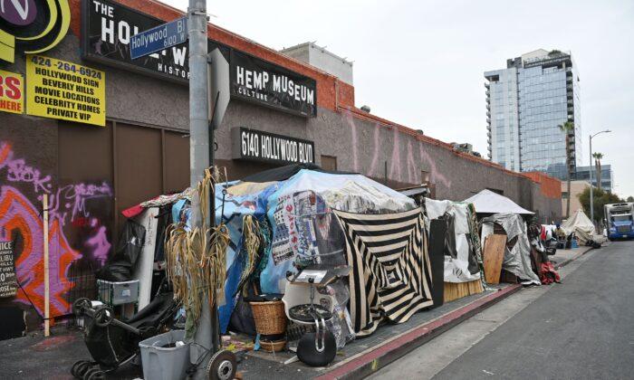 Los Angeles Sheriff Offers Help to Clean Up Homeless Encampments in Hollywood