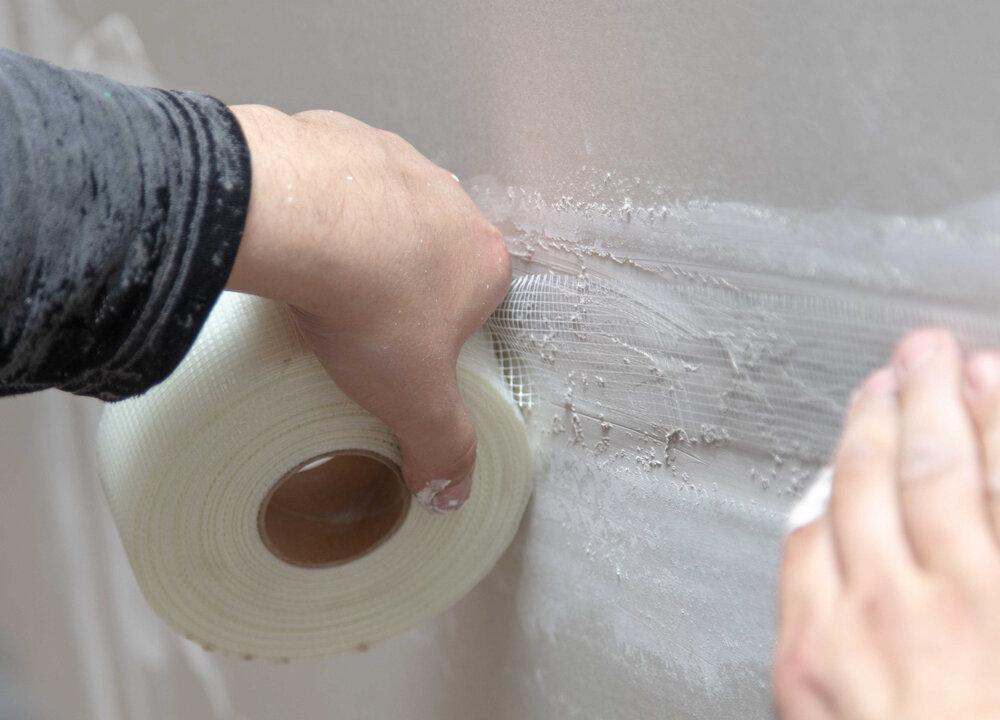 Make Invisible Joints When Applying Drywall Tape