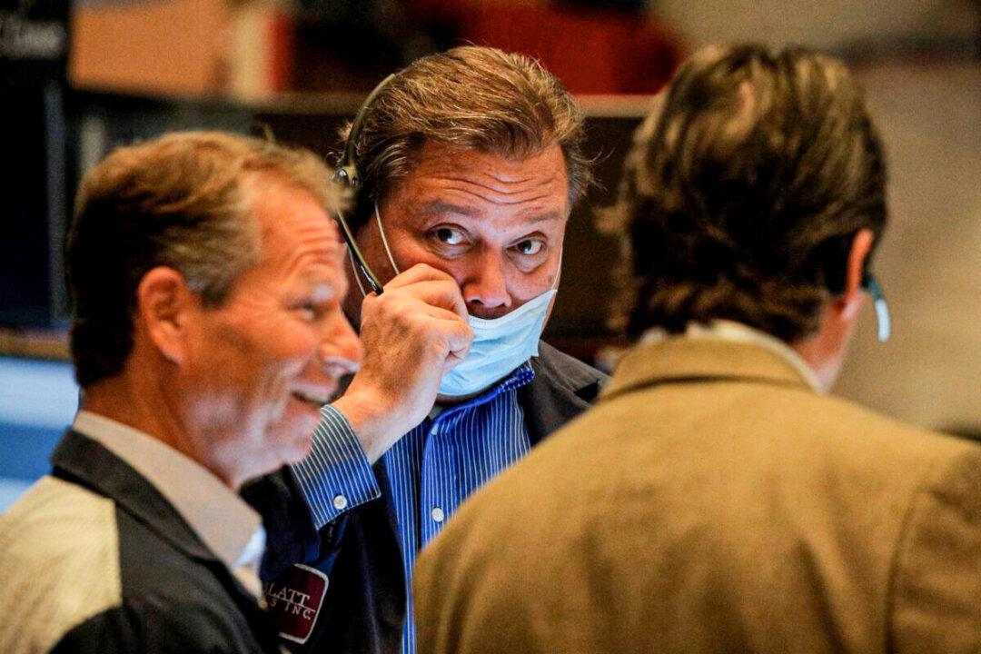 Futures Flat on Worries Over Supply Chain Disruptions; Netflix Falls