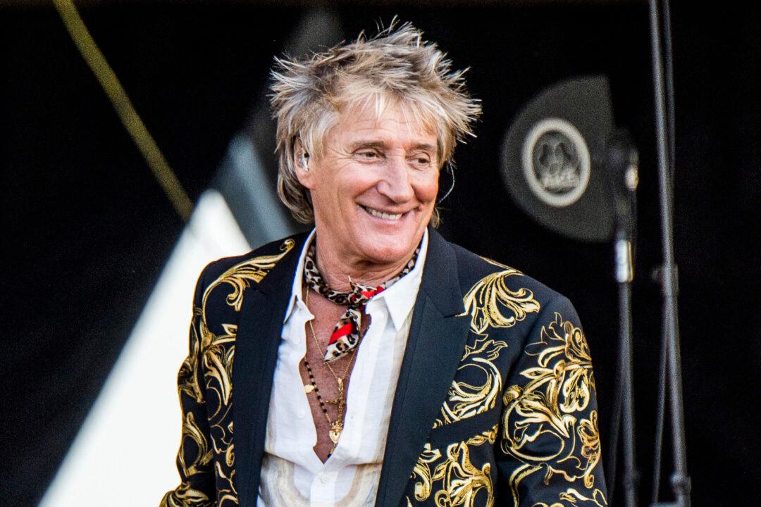 Rod Stewart’s Plea Deal on Battery Charge Falls Through