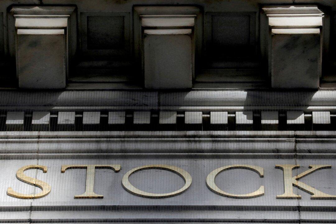 China Regulator in Talks With US to Prevent Delisting of Chinese Firms