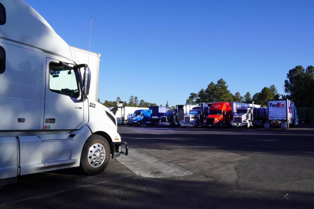 Truckers’ Group Warns: Biden’s Vaccine Mandate Could ‘Cripple’ Supply Chain