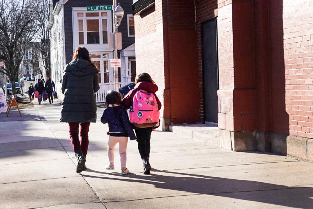 California Bill Requiring Judges to Favor ‘Gender-Affirming’ Parents in Child Custody Battles Sent to Newsom’s Desk