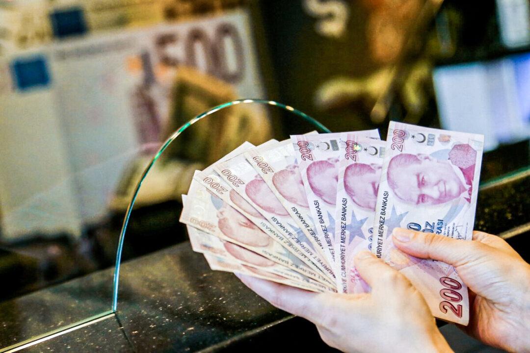 Turkish Lira Dives Deeper After Erdogan Seeks Expulsions