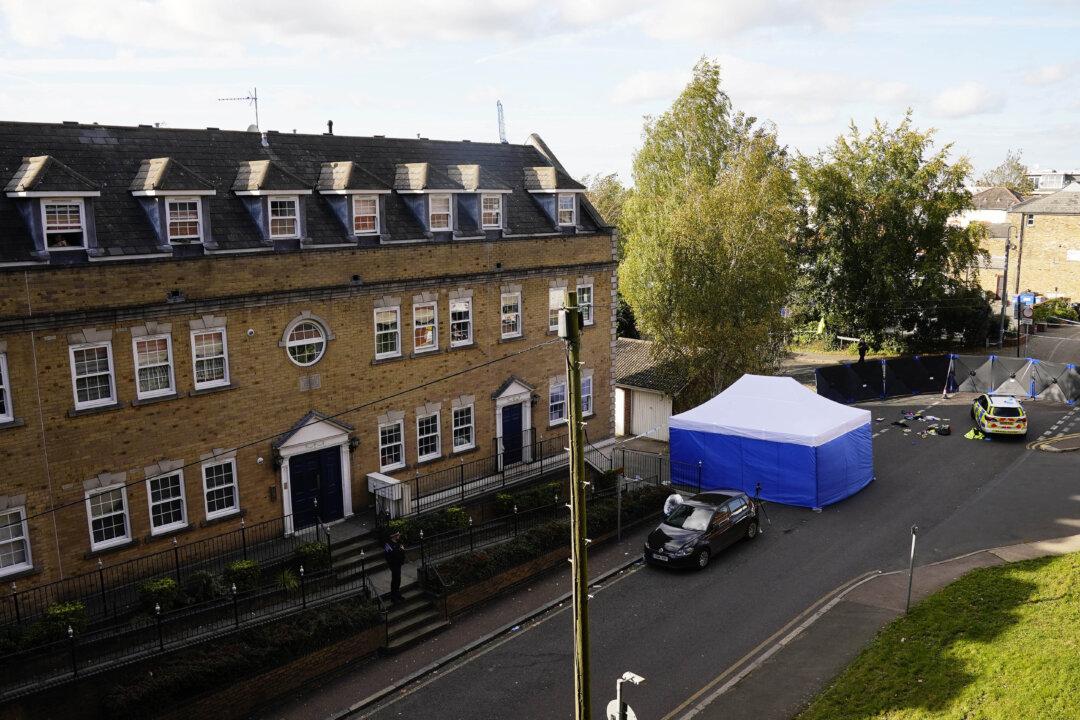 UK Police Arrest 8 Following Deaths of 2 Teenage Boys