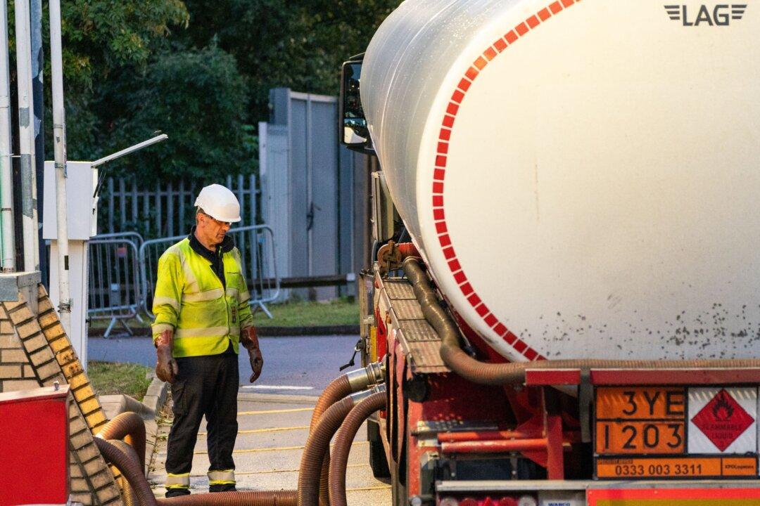 UK Petrol Prices Shoot up to Record Highs