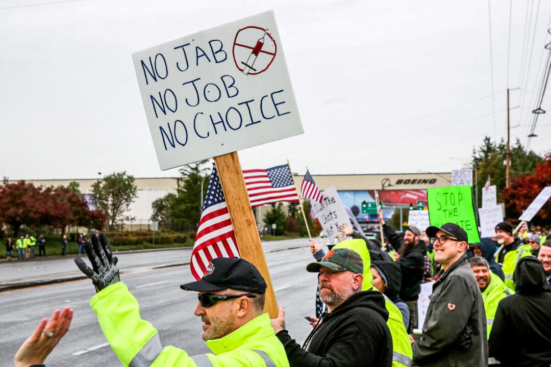 Companies May Consider Scrapping US Government Contracts Over Vaccine Mandate: Trucking Group Executive