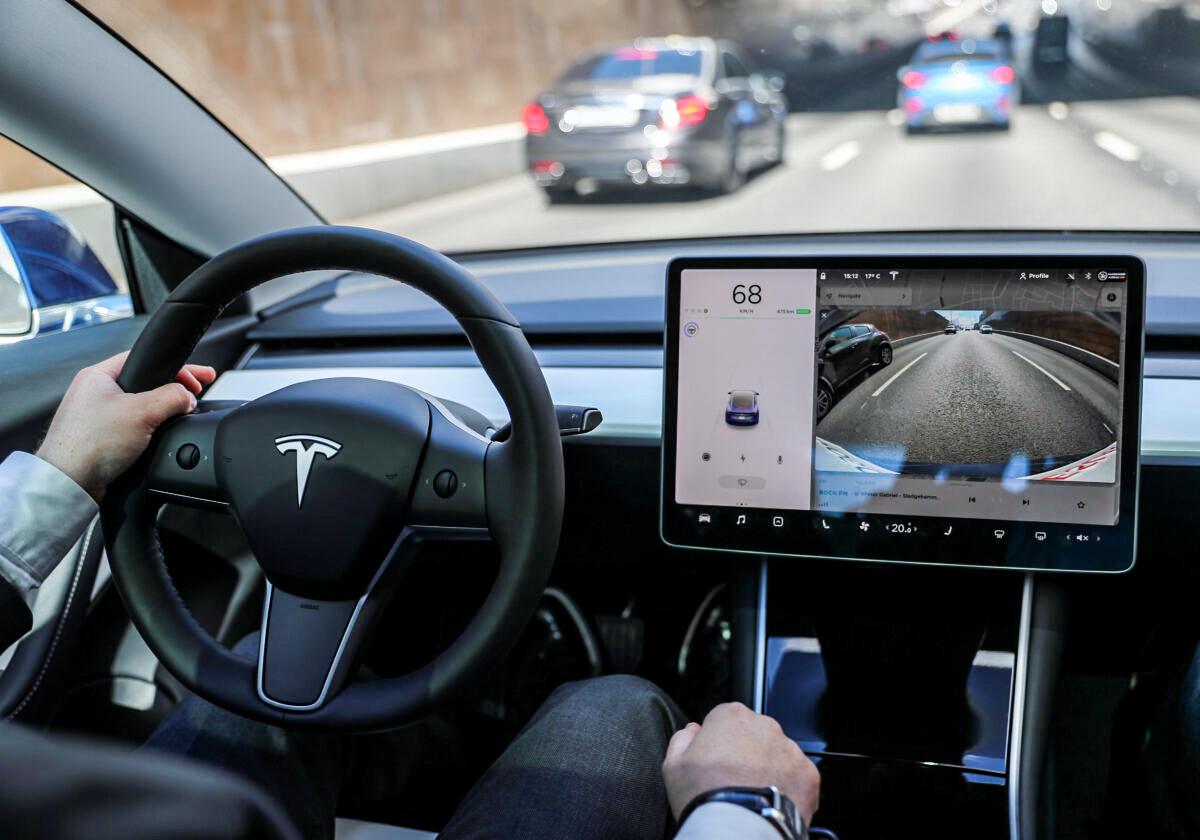 Fatal Crash Prompts Paris Taxi Company to Suspend Use of Tesla Model 3