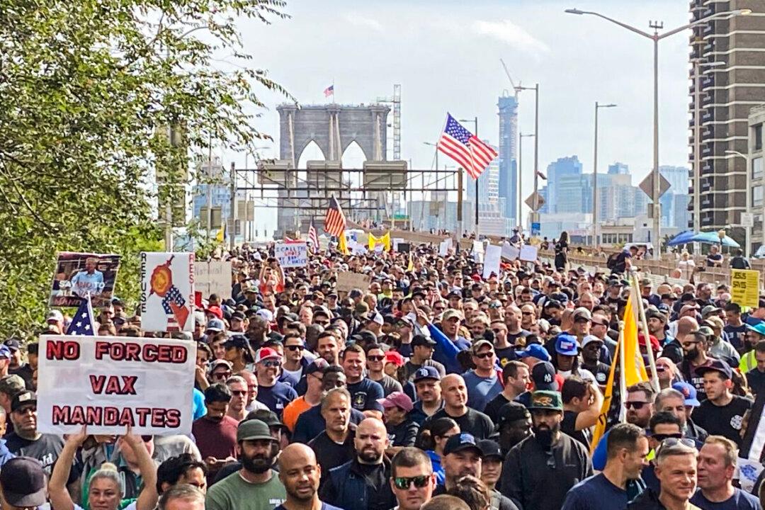 ‘We Have a Communist Takeover’: Thousands of NYC Firemen and Police Officers Defy Vaccine Mandates in Largest Protest Yet