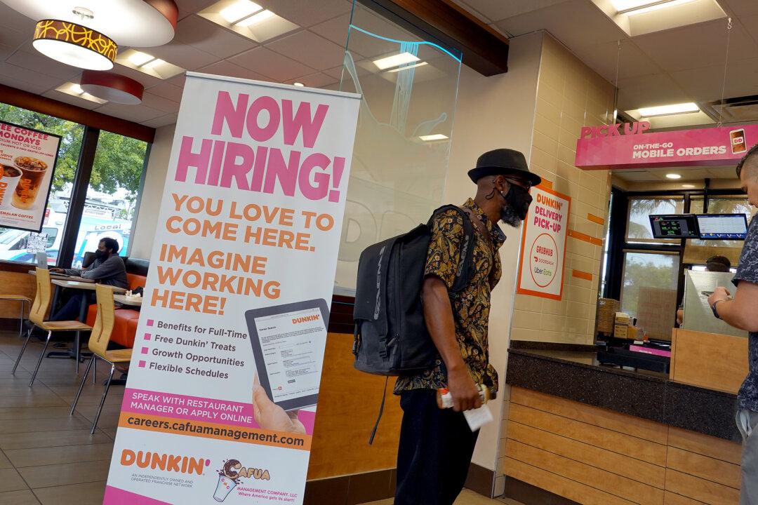 Weekly Jobless Claims Fall to New Pandemic-Era Low