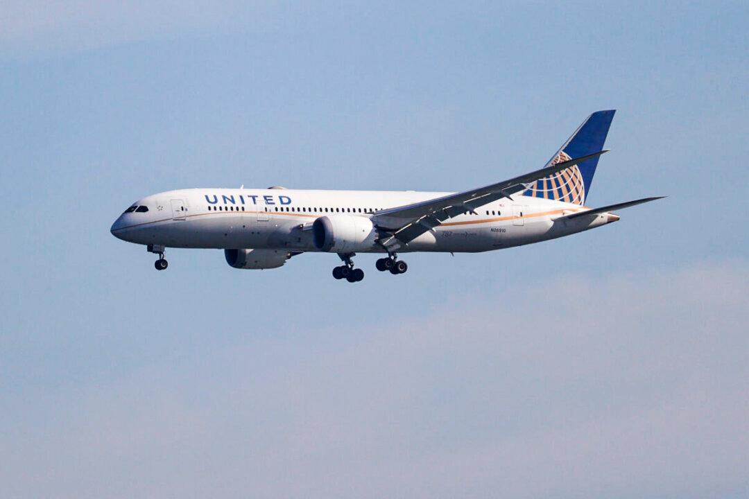 Judge Extends Order Blocking United Airlines From Putting Unvaccinated Workers Seeking Mandate Exceptions on Leave