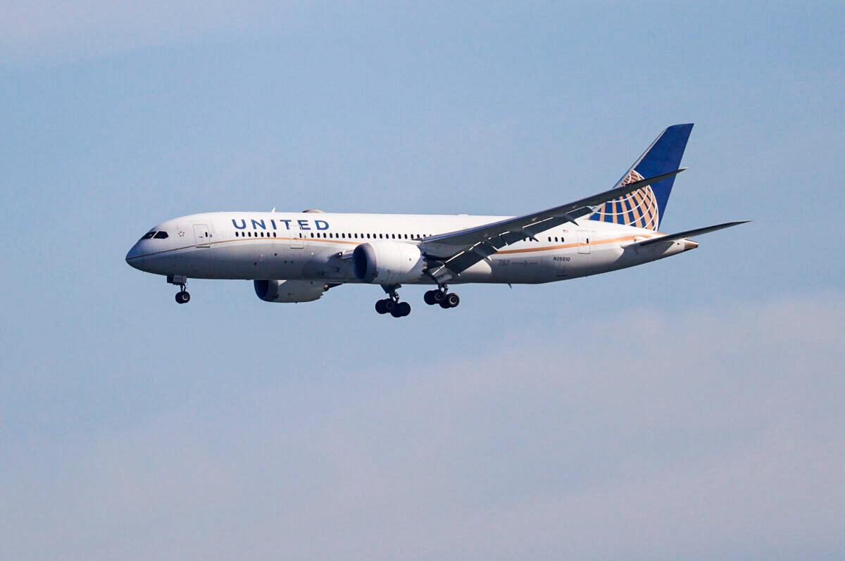 Judge Extends Order Blocking United Airlines From Putting Unvaccinated Workers Seeking Mandate Exceptions on Leave