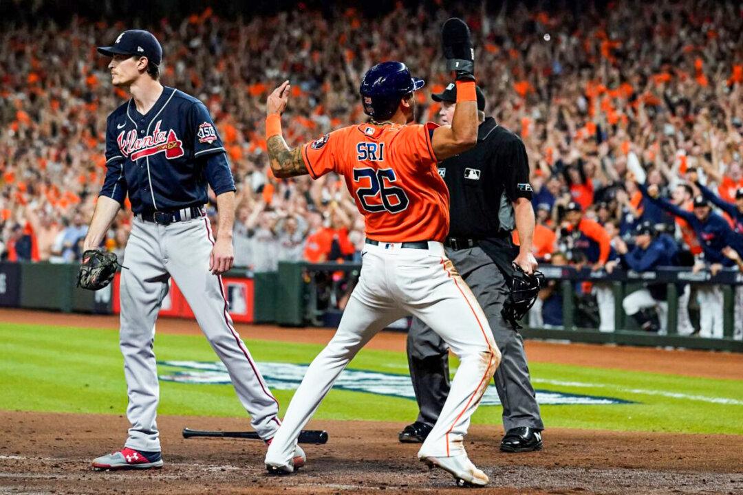 World Siri: Rookie Propels Astros Past Braves to Tie Series