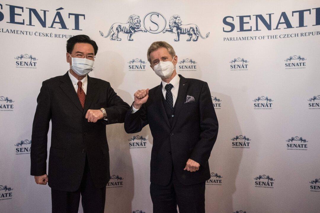 Taiwanese Official’s Visit to Czech Republic a Blow to Beijing: Experts