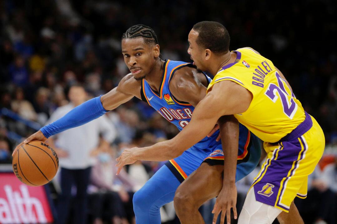 Gilgeous-Alexander, Thunder Rally From 26 Down to Top Lakers