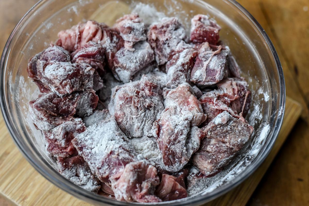 Pat dry the beef cubes and toss them in seasoned flour. (Audrey Le Goff)