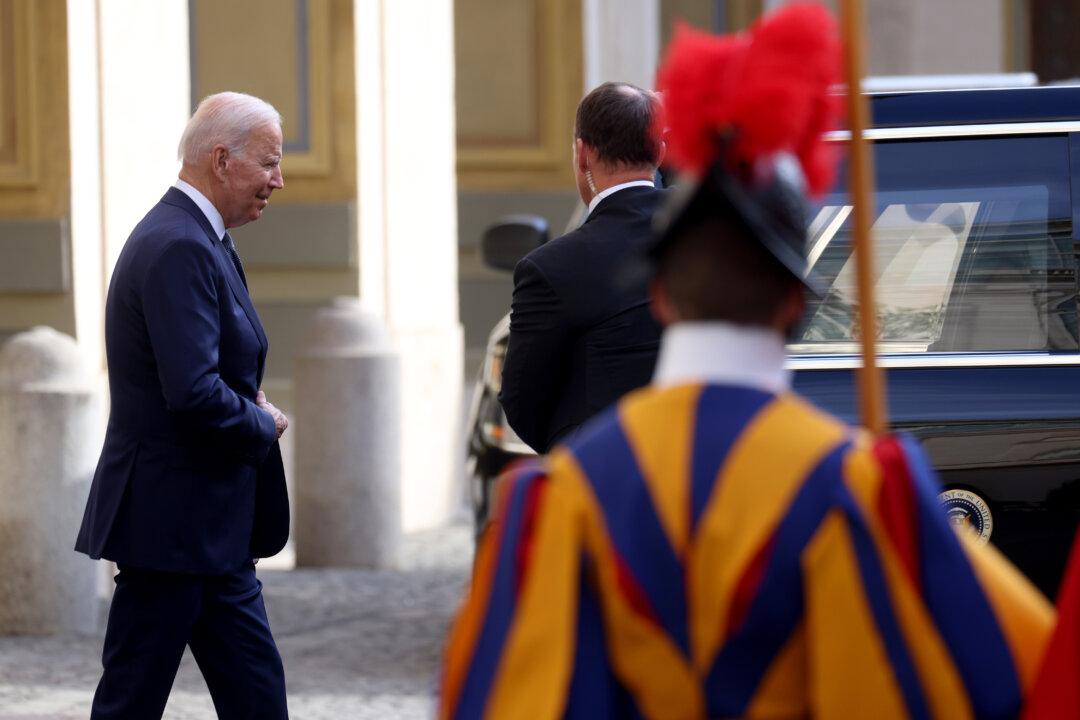 Biden Travels to the Vatican Ahead of G20 Meeting