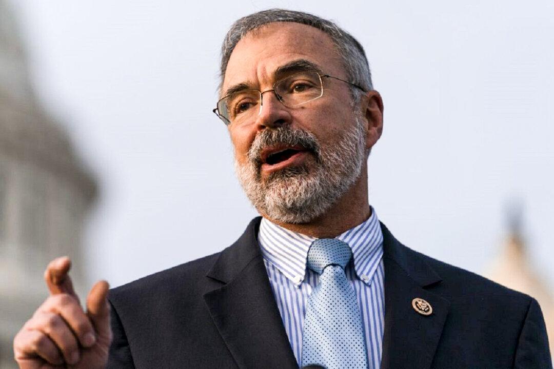 People With Natural Immunity Don’t Need to Get a COVID-19 Vaccine: Rep. Harris