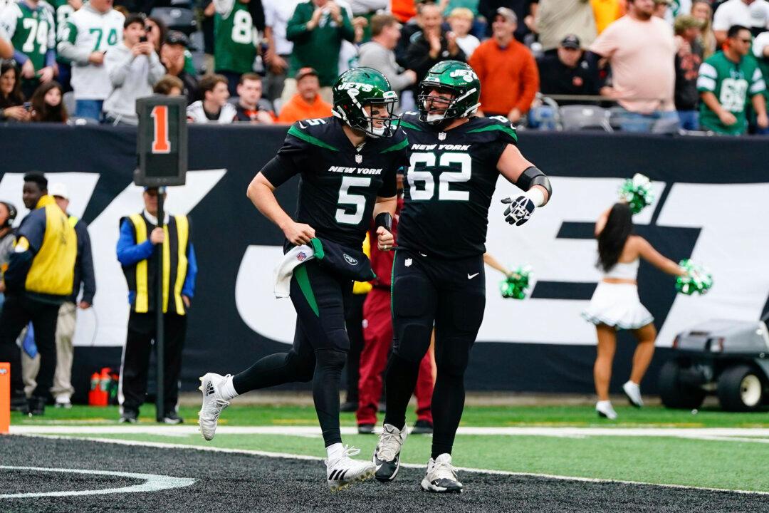 White Steps In, Leads Jets to Wild 34–31 Win Over Bengals