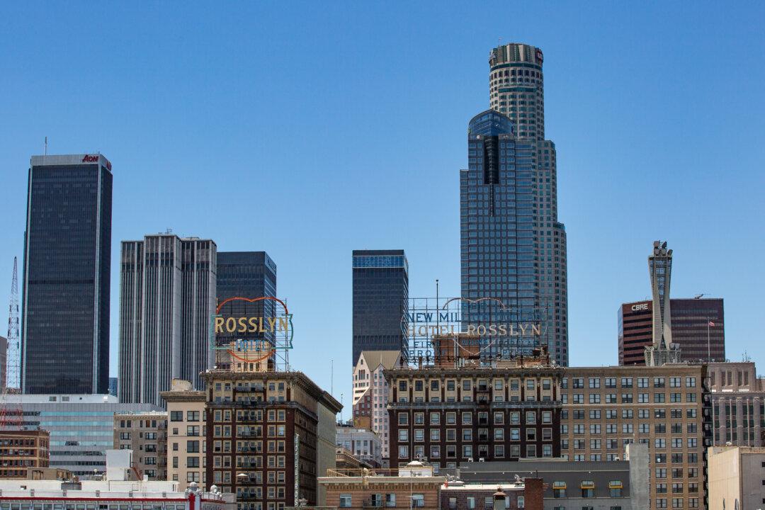 LA County Full Vaccination Mandate Takes Effect at Indoor Bars