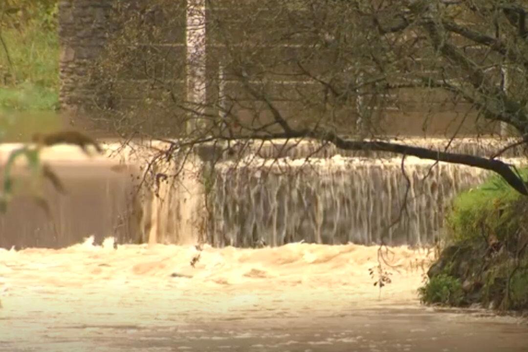 Three Dead in UK as Man Tries to Save Two in River