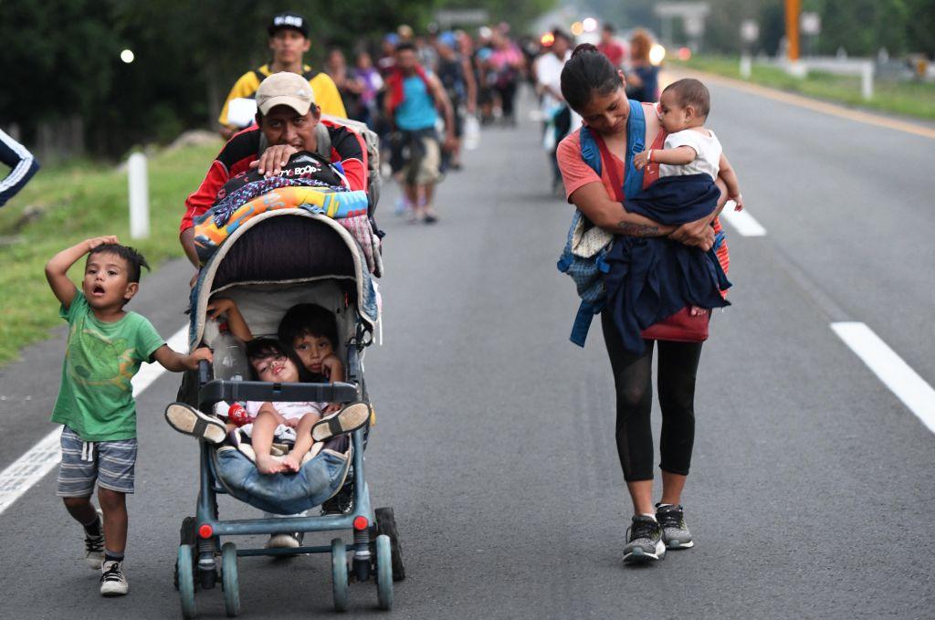 Migrant Caravan Rejects Humanitarian Visas From Mexico, Head toward US, Mexico City