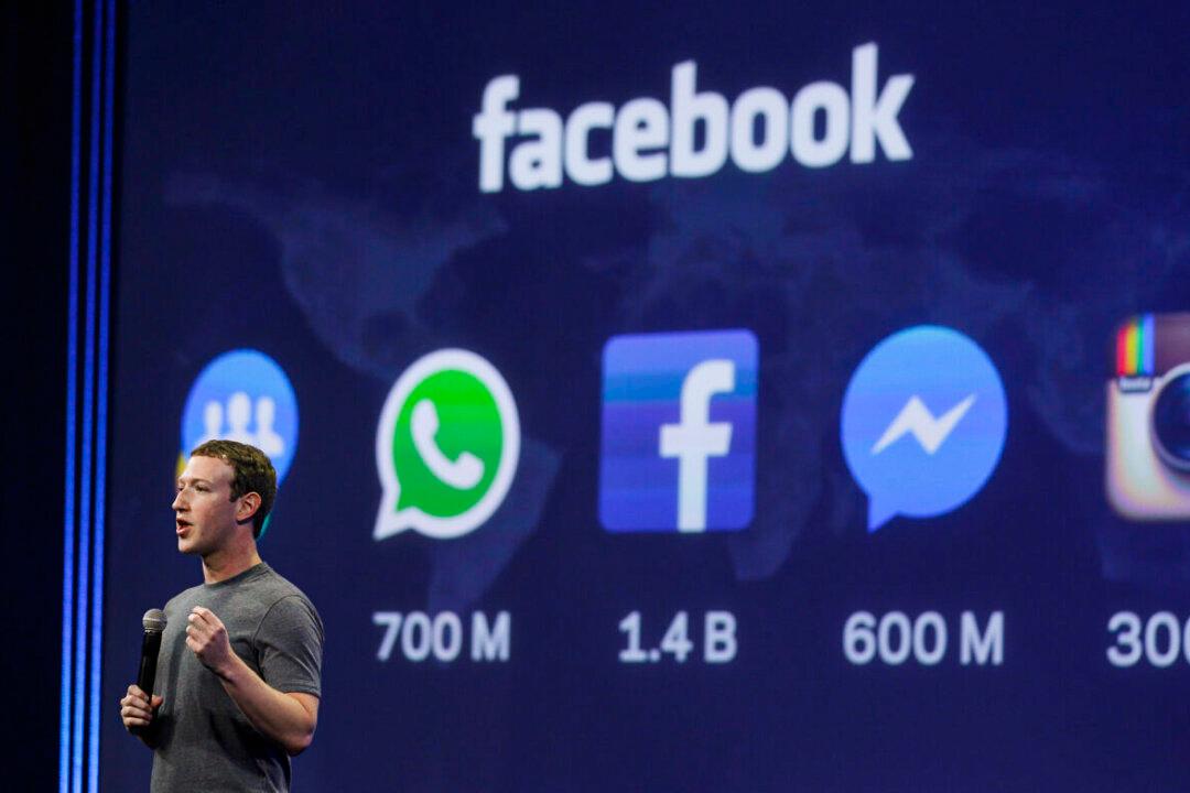 Facebook Might Be Forced to Offer Algorithm-Free Option Under New Bipartisan Bill