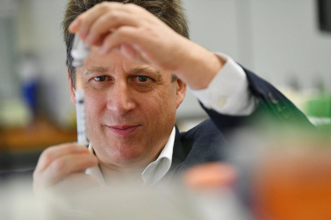 Australian Professor and COVID-19 Vaccine Developer Could Lose Job After Refusing Shots