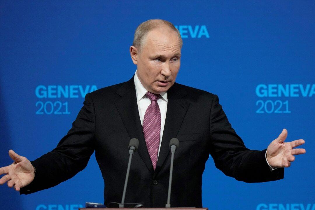 Russia Will Supply Navy With Tsirkon Hypersonic Missiles in 2022, Says Putin