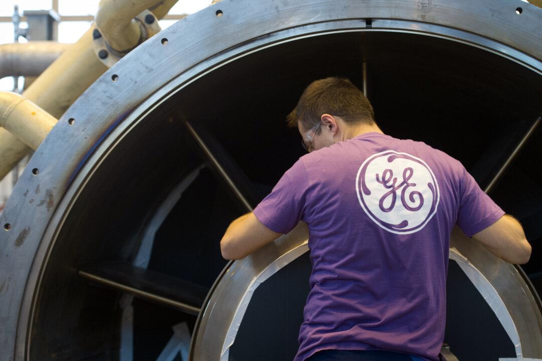 Chinese Agent Downloaded 200 Family Photos of GE Engineer in Bid to Recruit Them to Steal US Tech, FBI Agent Testifies