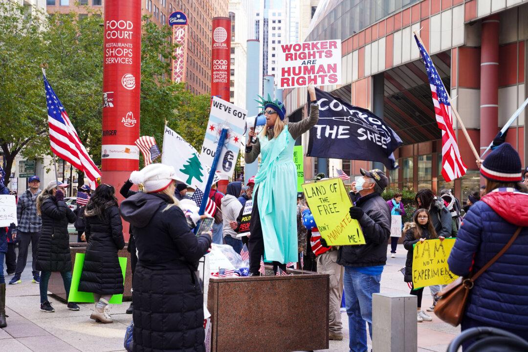 Poll: More Than Half of Unvaccinated Americans Say ‘Nothing Will Change’ Their Mind