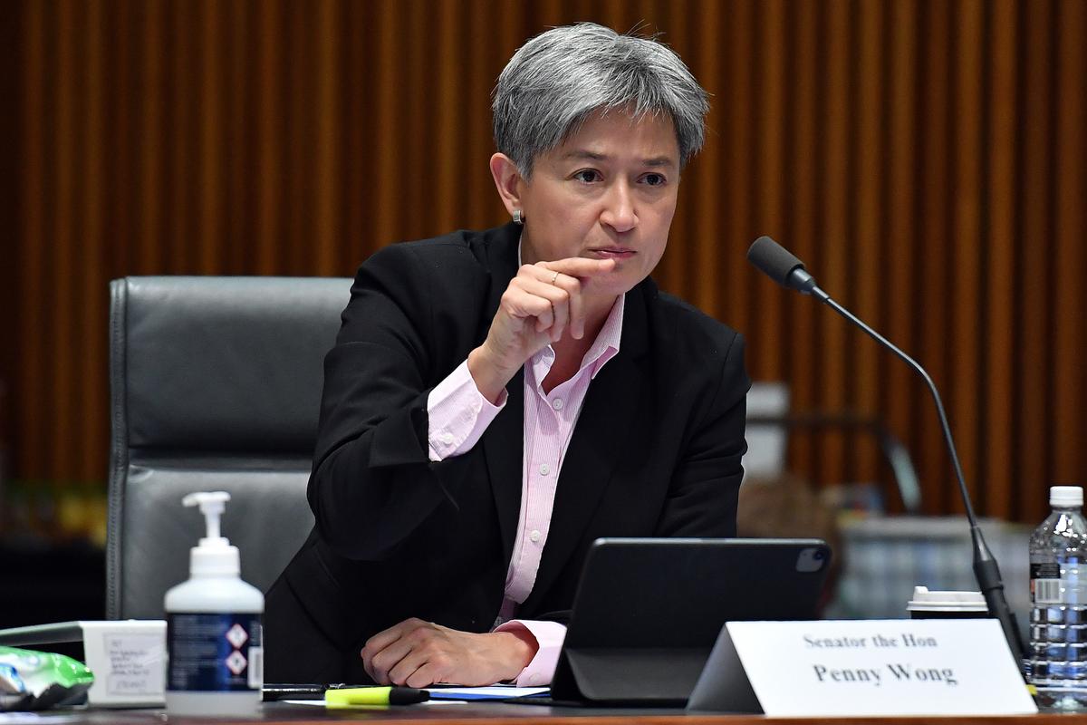 Opposition Foreign Minister Accuses Government of ‘Amping up War’